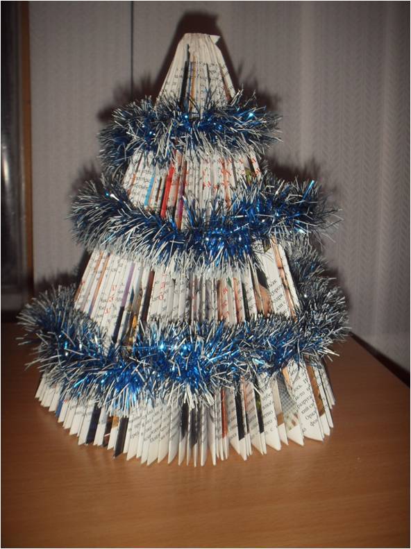 DIY Christmas Tree Made from Magazines